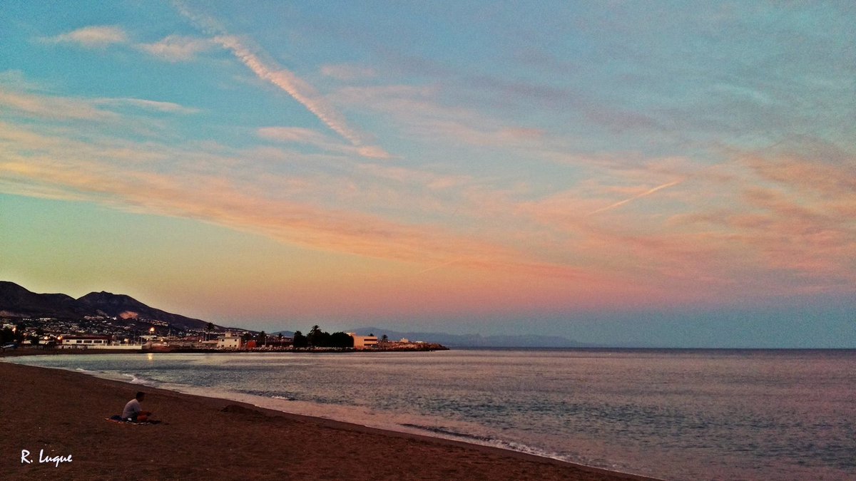 OrgullodeMalaga's tweet photo. Un bonito atardecer desde #Fuengirola
Foto: Rogelia Luque Pérez https://t.co/tFxo5f0Ot4