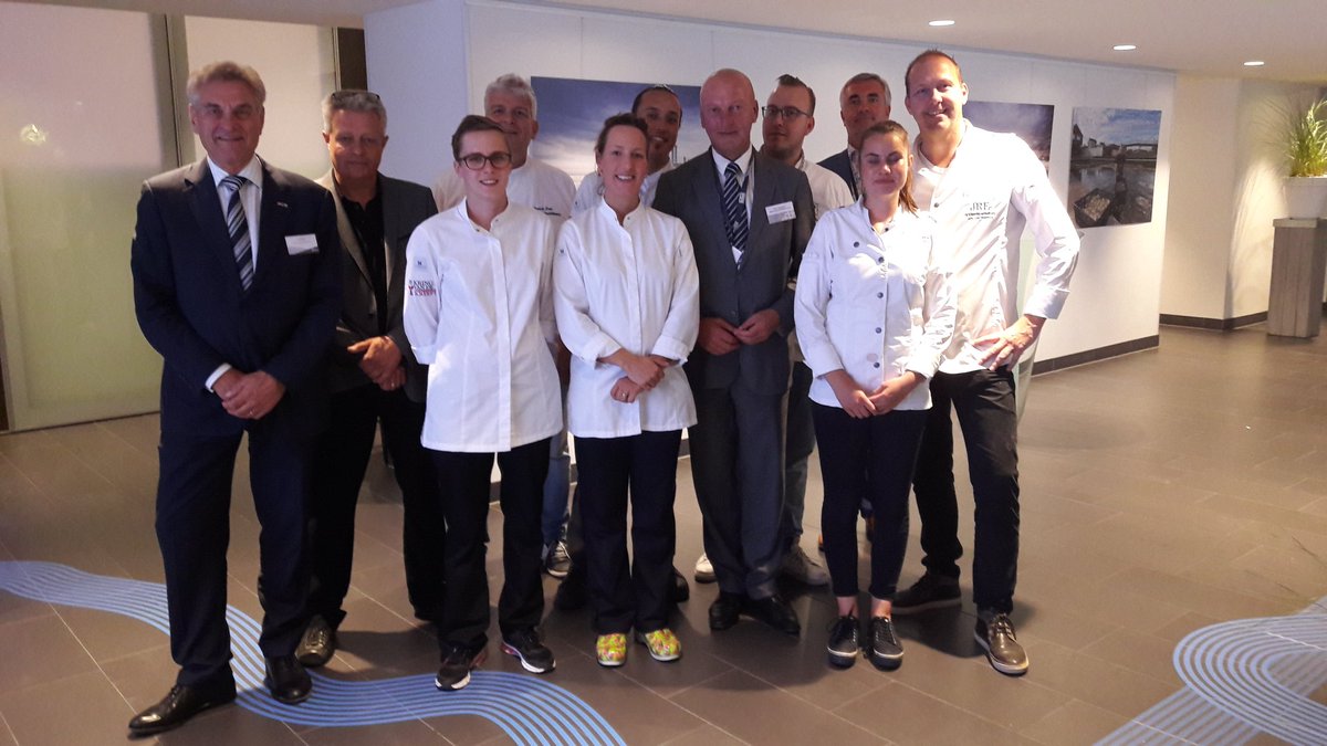 Een geweldig diner voor Zeeuwen verzorgd door deze topkoks olv <a href="/Vlasbloemeken/">Eric van Bochove</a> @prinsjesfestiva