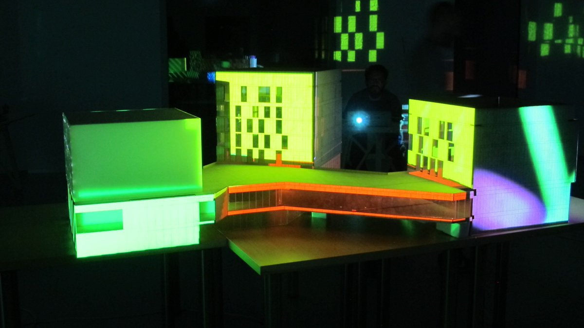 PaseoProject's tweet image. #PaseoProject16 En el taller Fachadas líquidas hemos iluminado @etopia_