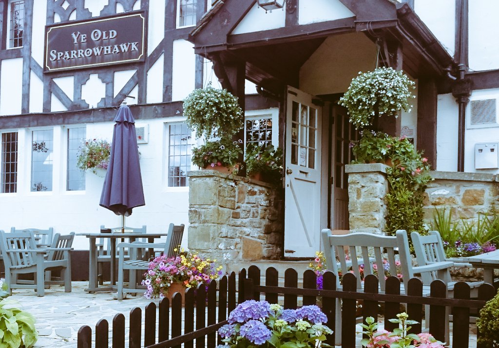 TheSparrowTweet's tweet photo. Beautiful #Tradditional #countrypub inside and out serving homemade food. Family run with family values #notachain https://t.co/PXkt7dTvCQ