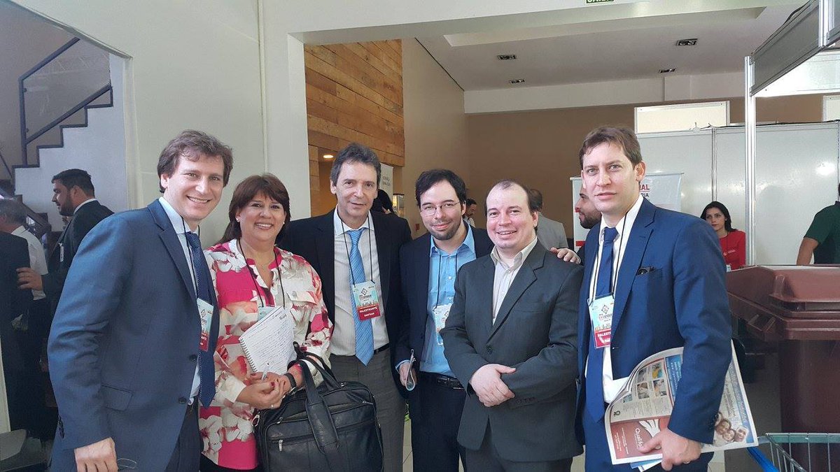 AndreLJunq's tweet image. Foto tirada no #unasindico desse ano (#Brasilia) com @Mundo_Pauta , @RodrigoKarpat