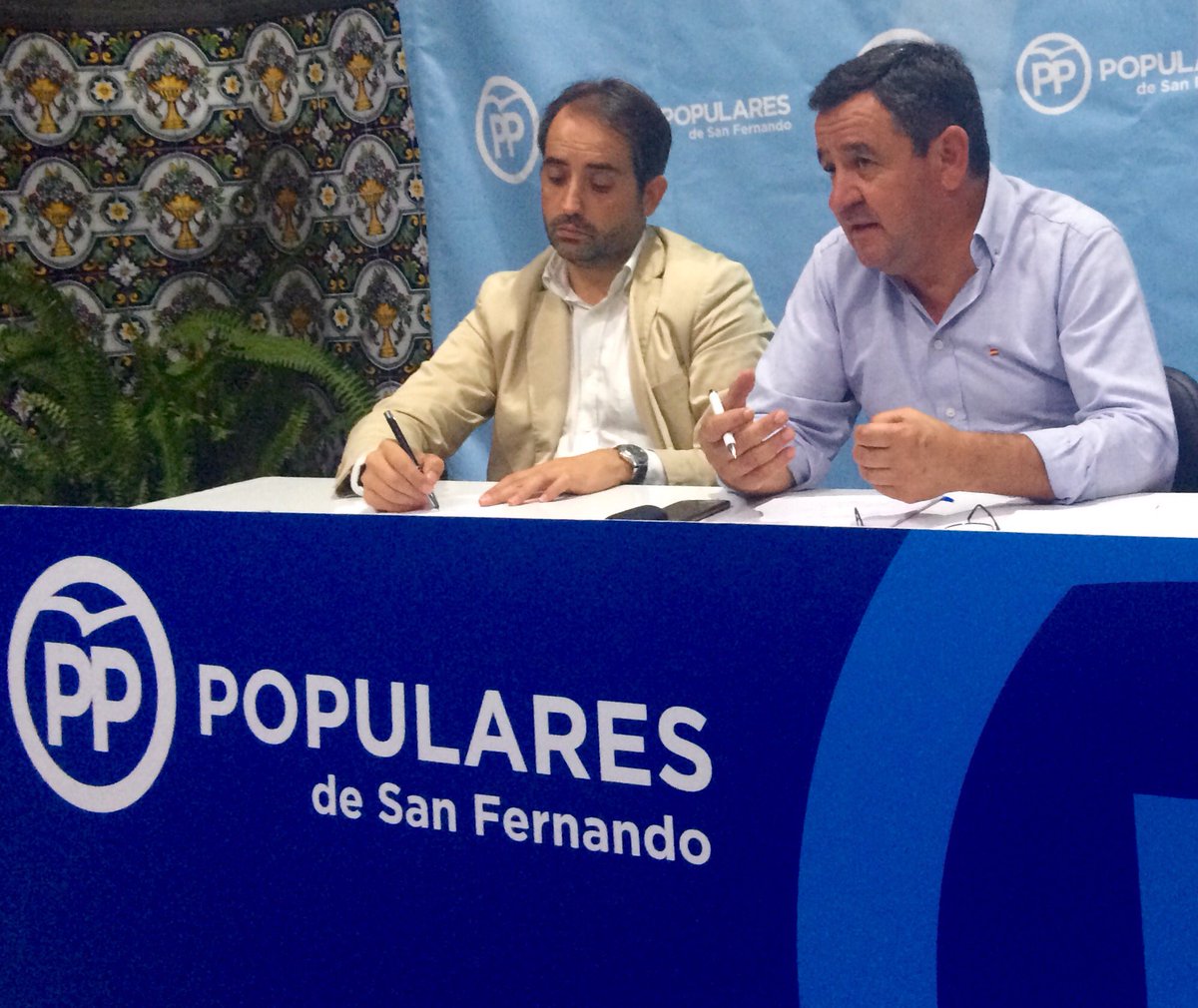 MamenPedemonte's tweet photo. .@pploaiza Con PSOE en San Fernando tenemos "Un Ayto d muchos alcaldes y pocos concejales"Muchos a mandar,poco hacer https://t.co/LLTtRcpPJX
