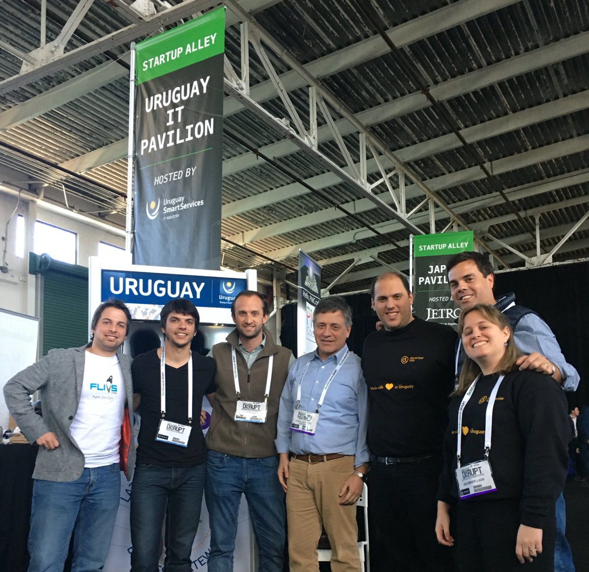 OmarPaganini's tweet photo. .@UCUoficial en @TechCrunch  #DisruptSF. Con egresados y sus empresas en pavilion de @UruguayXXI y @SmartServicesUY https://t.co/QnQQMhG5pE