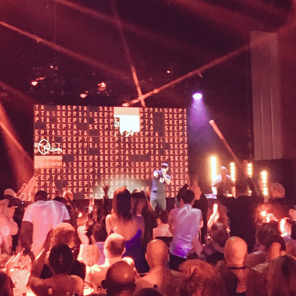 .<a href="/Skepta/">Big Smoke -</a> performing 'Shutdown' at the Hyundai #MercuryPrize 🙌🙌🙌