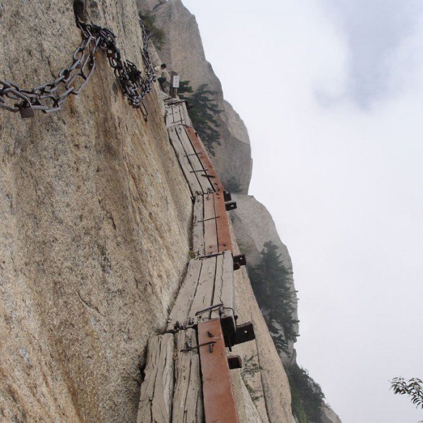 outsidemagazine's tweet photo. Looking for a hike to take you to the edge? We've got some ideas: https://t.co/zAOYgjdLgp https://t.co/qJKMilzAQH