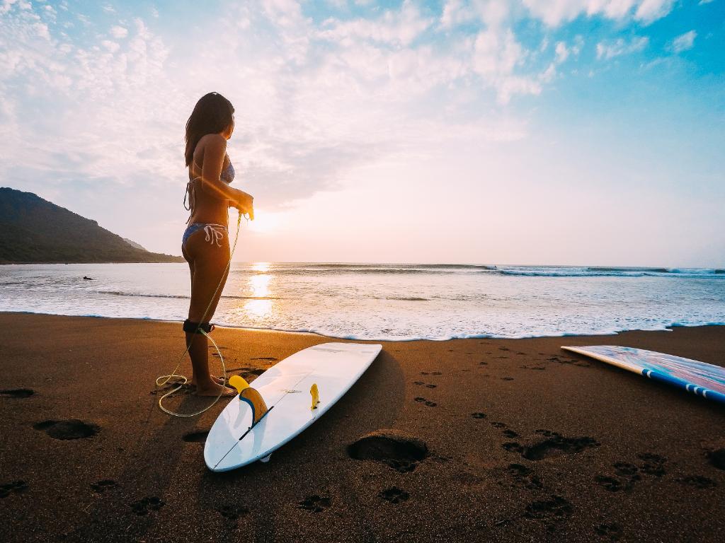 GoProFans1's tweet photo. Photo of the Day! There is always time for a #surf session! Image via Lin Kenji. #GoPro #GoProGirl #GoProSurf https://t.co/z8Y1OEAnxl