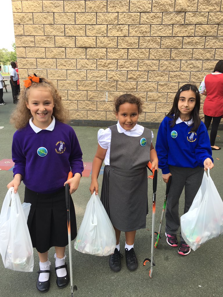 HaveleyHey's tweet image. ECO Warriors out in force today getting their ECO work for the year started! #ecocode #environment