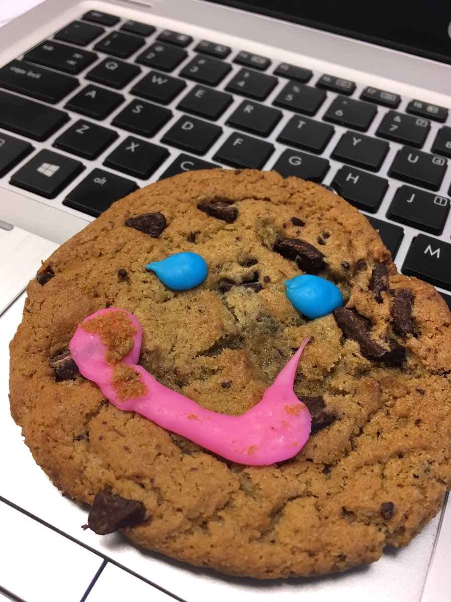 AWWCommercial's tweet photo. Making some smiles at work today #SmileCookie 😀 https://t.co/mOBetX8JEE
