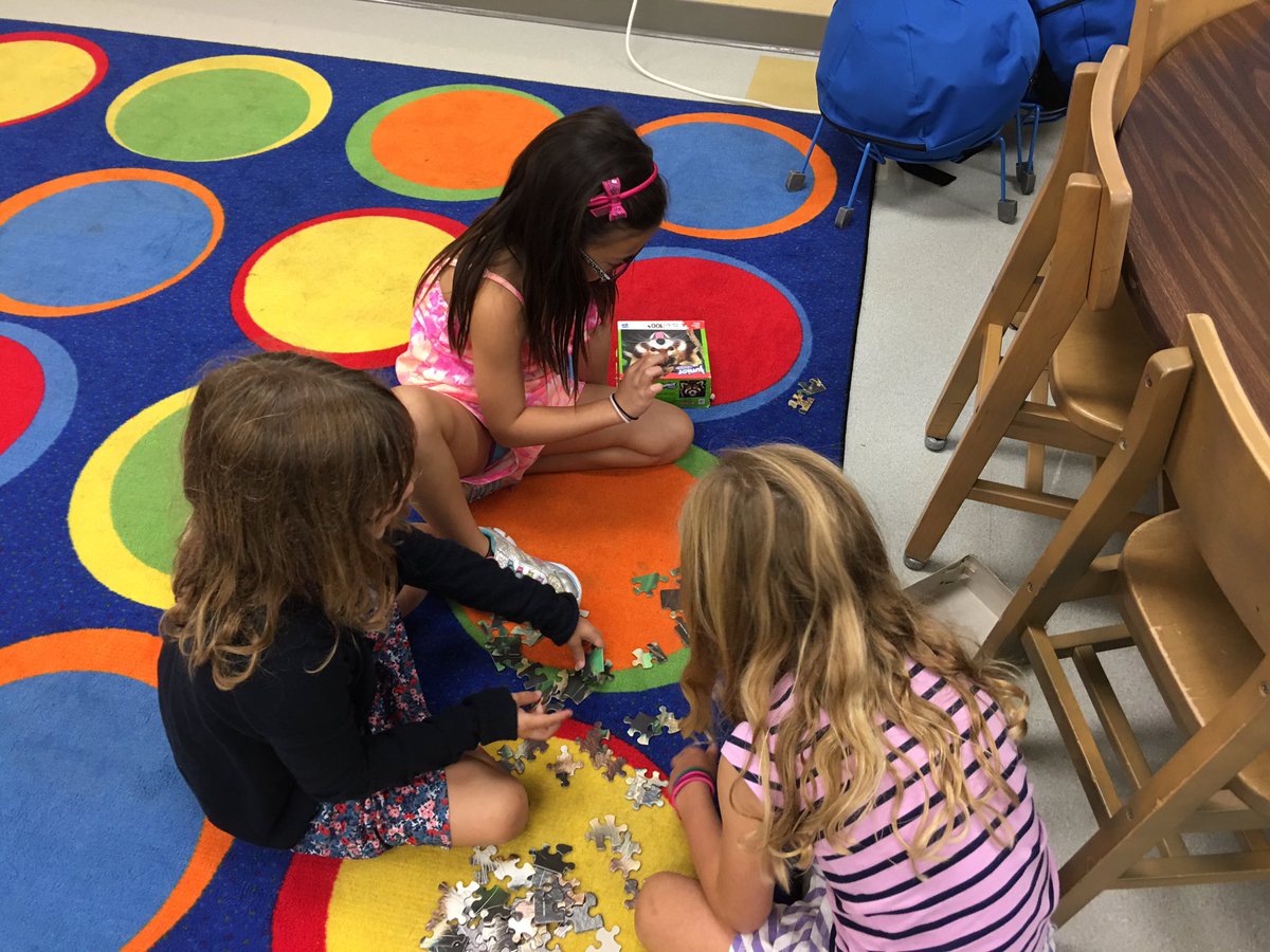Inquiry students using teamwork to put together puzzles! #cherokeeinspires <a href="/MrsTsagalis/">Mrs. Tsagalis</a>