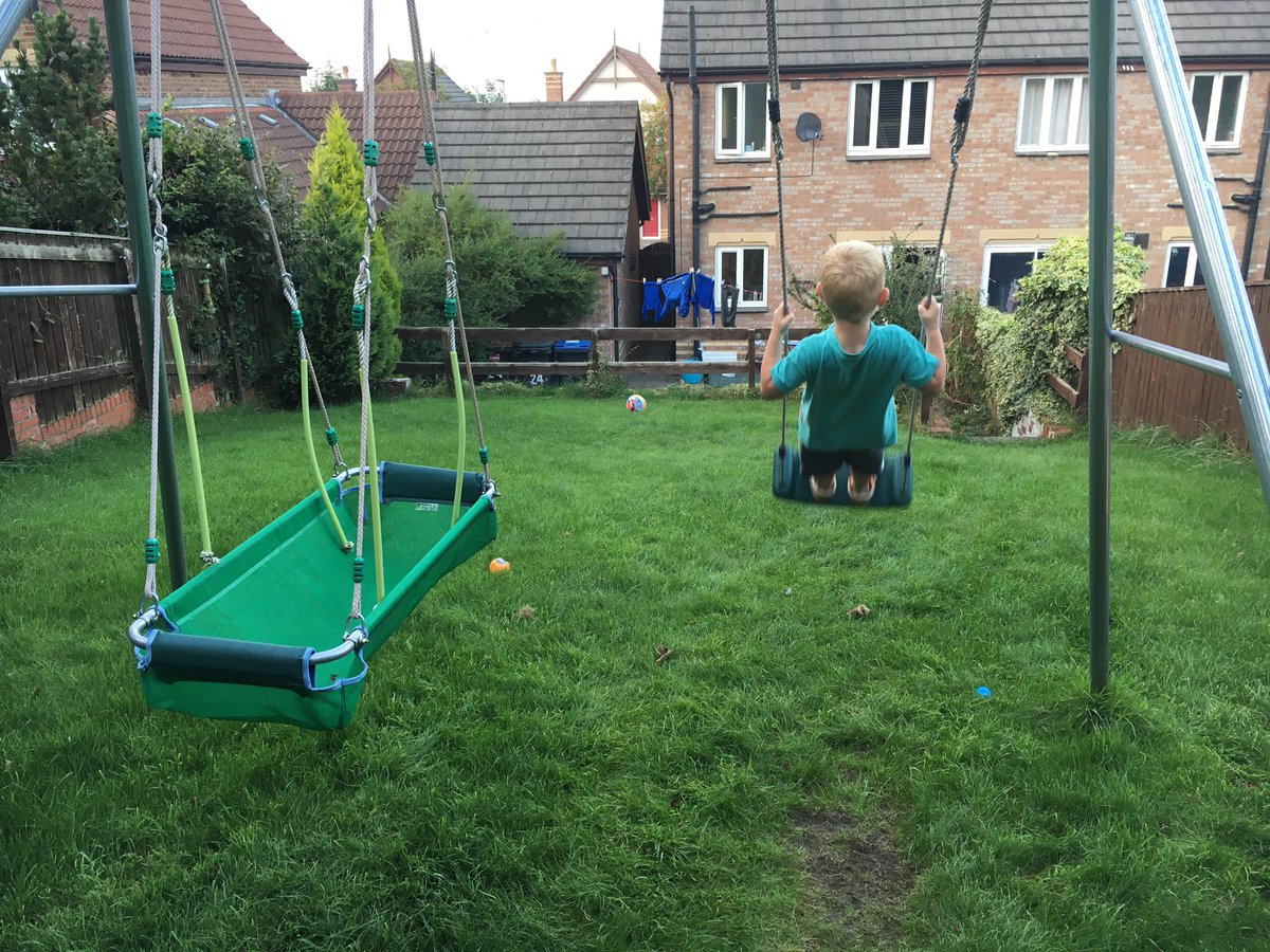MrsJacksonMusic's tweet photo. @lisajaneashes #gardenantics https://t.co/RGGfhEAic1