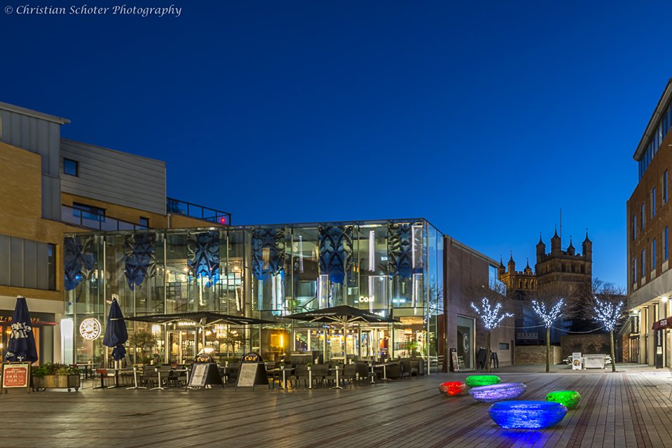ChrisSchoter's tweet image. It’s starting to get dark early. Here’s Exeter, Devon at night #ExeterHour @Hour_Exeter