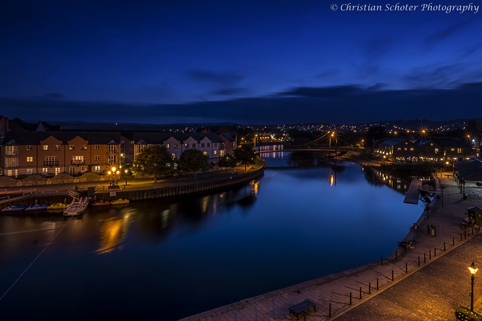 ChrisSchoter's tweet image. It’s starting to get dark early. Here’s Exeter, Devon at night #ExeterHour @Hour_Exeter