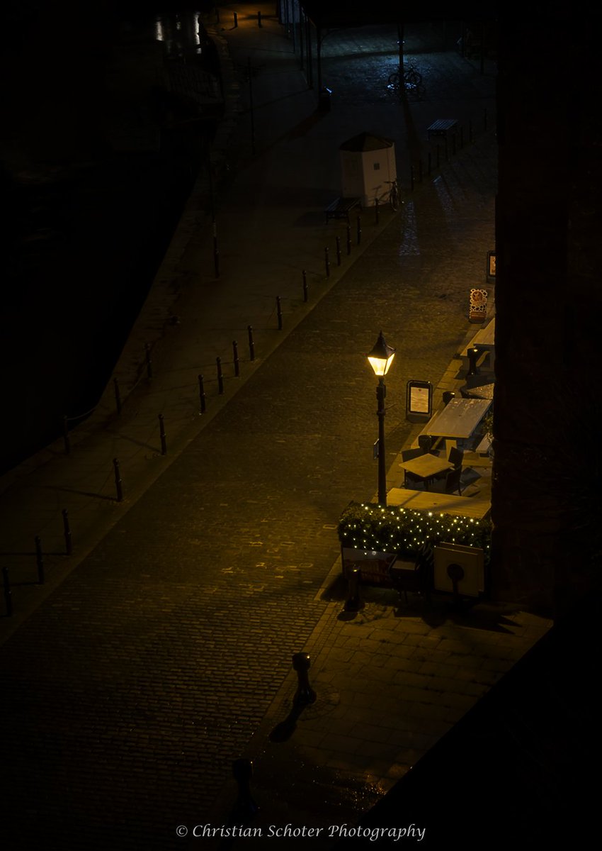 ChrisSchoter's tweet image. It’s starting to get dark early. Here’s Exeter, Devon at night #ExeterHour @Hour_Exeter