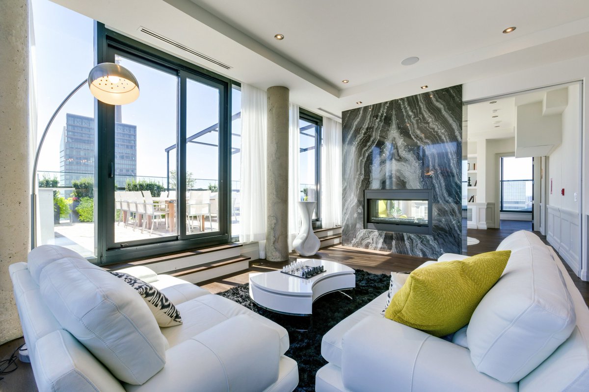 HarhayDev's tweet photo. #theatrepark PH living plus a sweet pool amenity overlooking King St. #harhaydevelopments #LuxuryRealEstate https://t.co/o0QSfZCA45