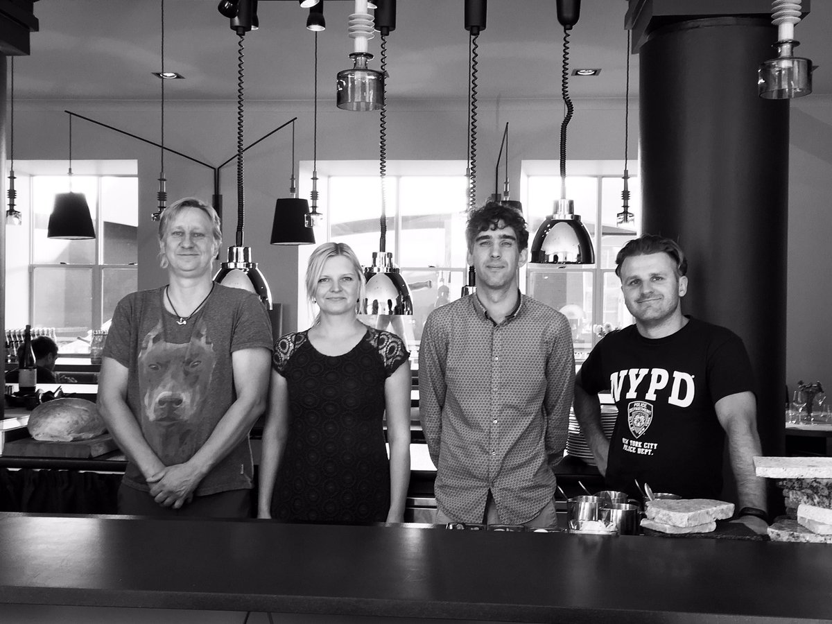 3 pavāru restorāns tweet media