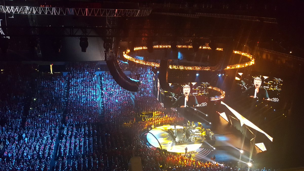 VRNKJBJ's tweet photo. Jon Bon Jovi . #targetfallnational https://t.co/oWw1ERW10r