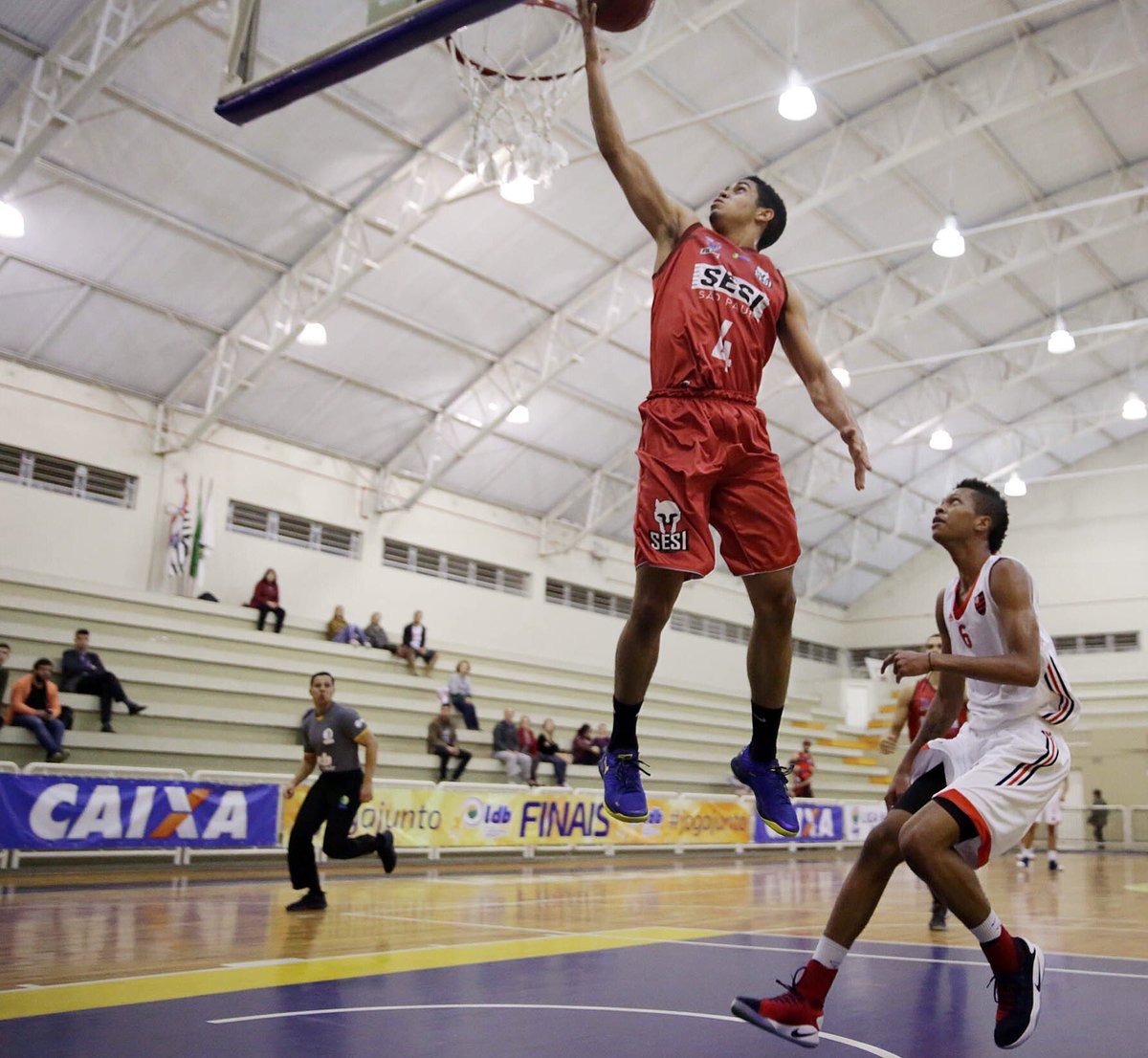 NBB's tweet photo. #TBT para o vôo do menino Alexey, um dos destaques da #LDB2016! 🚀🚀🚀

#JogaJunto #OFuturoDoBasquete https://t.co/sJu8OGQDkY