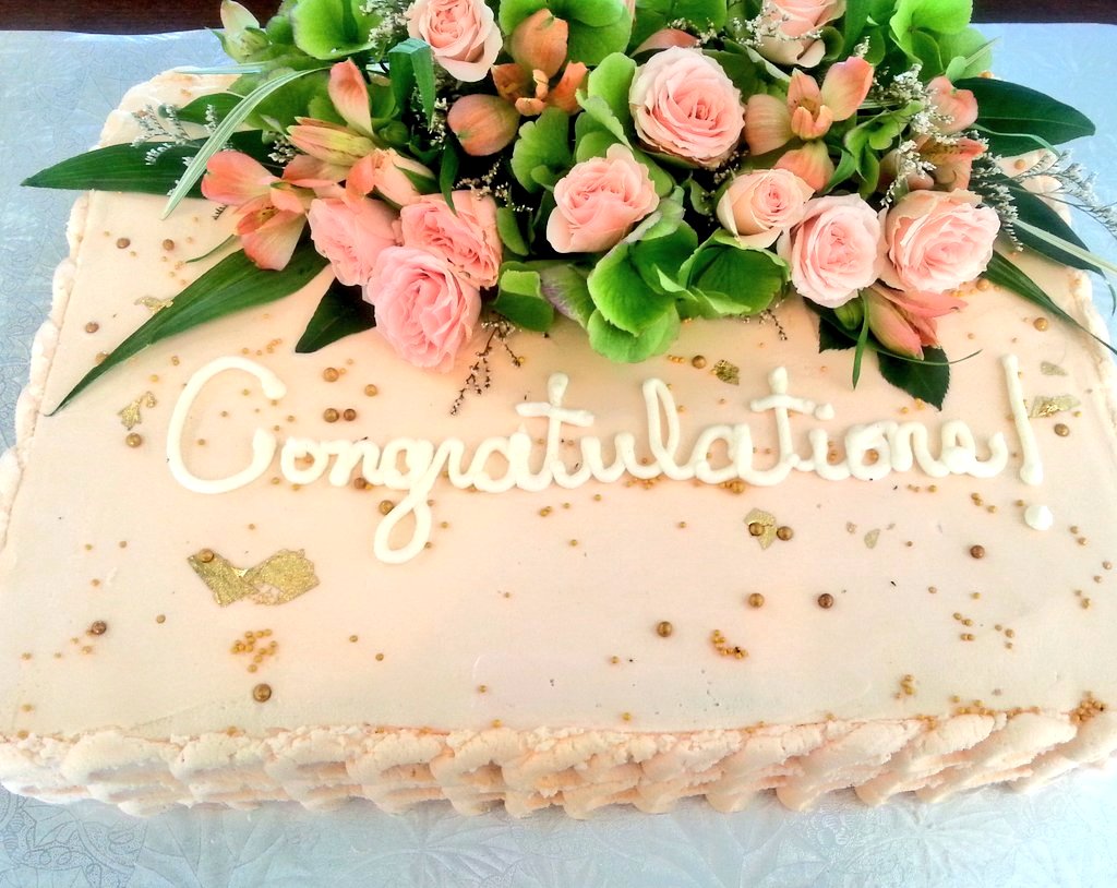 EdibleOptions's tweet photo. #ItsAGirl #GlutenFree #Vegan #Slabcake Thank You to @BBBlooms For The Always Fresh Flowers! #Lemon #Pineapple #Mango https://t.co/wFpNH2lXKq