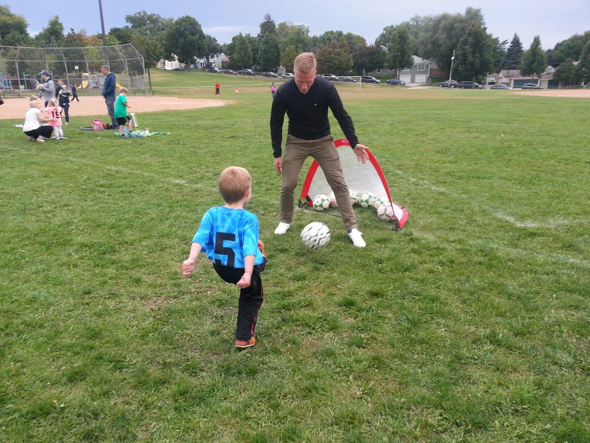 Christian Folin tweet media