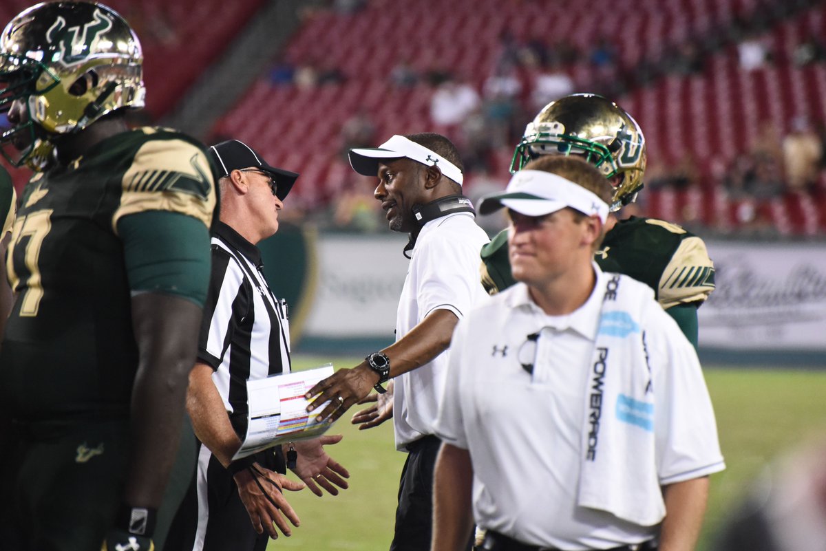 Mcknurkle's tweet photo. @CoachTaggart doesn't mess with those bad calls boy... #MrDontPlay #DidSomething #AnotherOne by @DAphotospot 🔥🔥🔥🔥 https://t.co/xAlHMUS42l