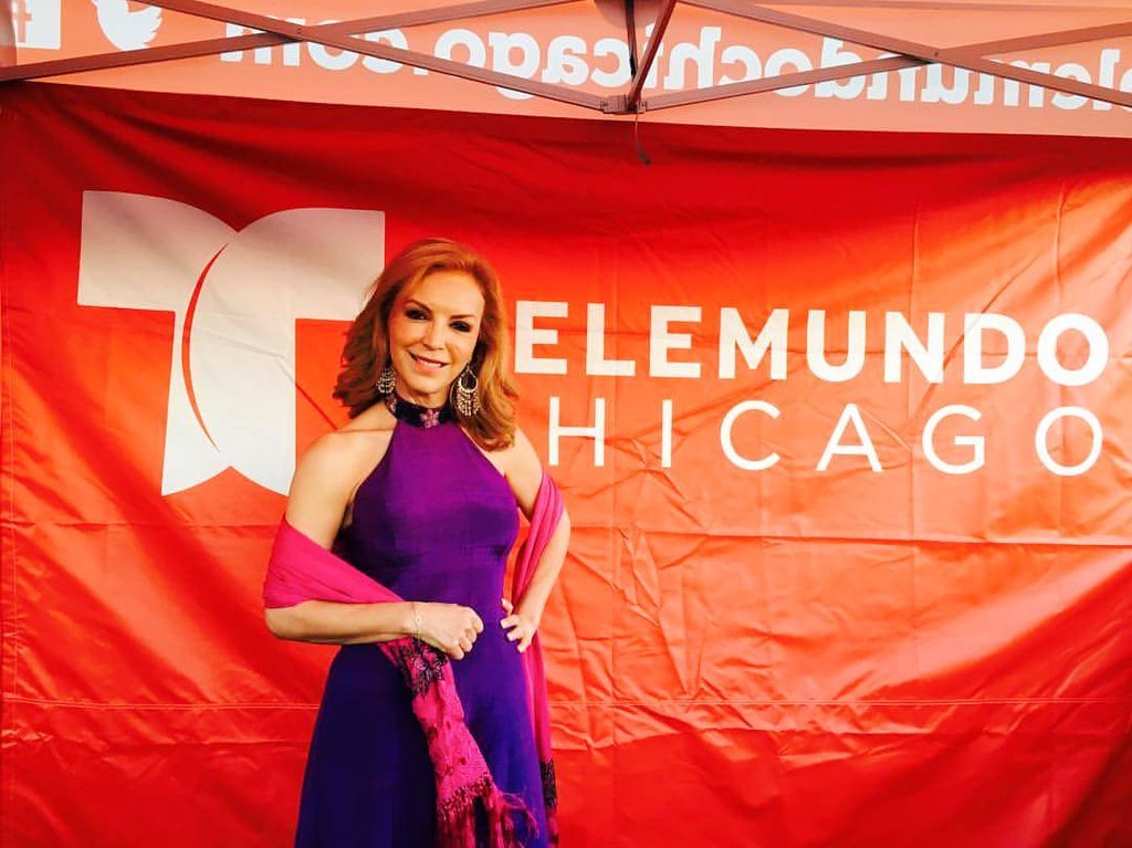 Que bella <a href="/LauraFloresMx/">Laura Flores</a> en #ElGritoChicago!! 😍👌 #VivaMexico 🇲🇽