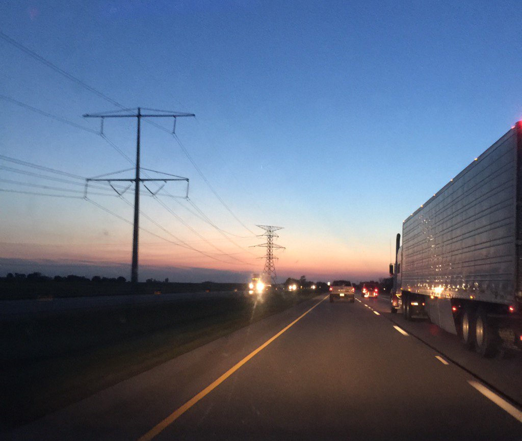 soless's tweet photo. Sunset. #duskWard https://t.co/6oa4YSOwRj