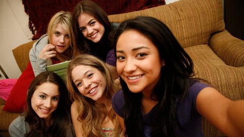pllcrisis's tweet photo. I just wanted to say #ThankYouPLL for these amazing five woman that I can't live without &amp; i love so much 😩😍😭 https://t.co/ROQBqLFCJb