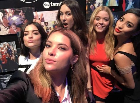 pllcrisis's tweet photo. I just wanted to say #ThankYouPLL for these amazing five woman that I can't live without &amp; i love so much 😩😍😭 https://t.co/ROQBqLFCJb