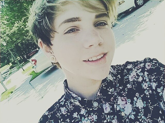 Mainly created this account to be more in touch with people, I wanna talk to you guys so message me '3'