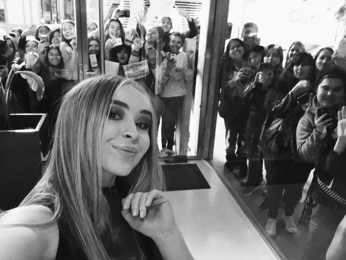Sabrina Carpenter tweet media