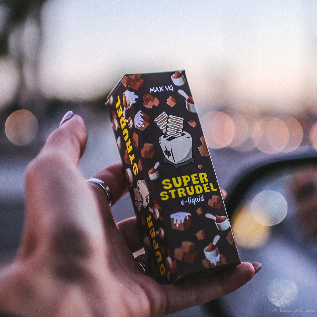 Super_Strudel's tweet photo. Toaster pastry filled with brown sugar and smothered in sweet icing. The perfect fall flavor. #SuperStrudel https://t.co/dytxXDM6gz