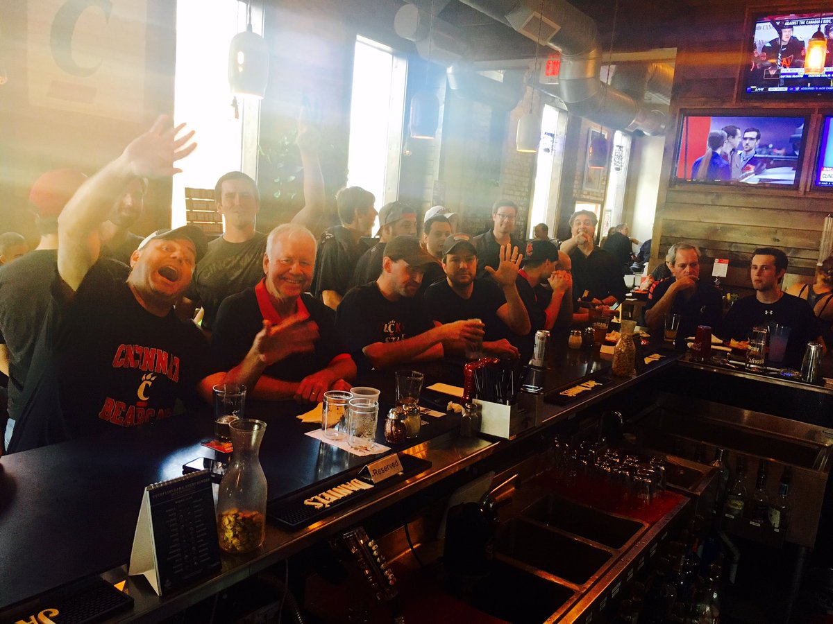 kelligagen's tweet photo. Go #Bearcats!!! @bearcastmedia https://t.co/DSCQW7GFXQ