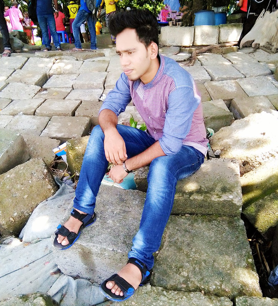 tareqhossain950's tweet photo. ঘুড়ি তুমি কার আকাশে উরো.....,
তার আকাশ কি আমার চেয়ে বড়.....?? https://t.co/StlvRN8zsD