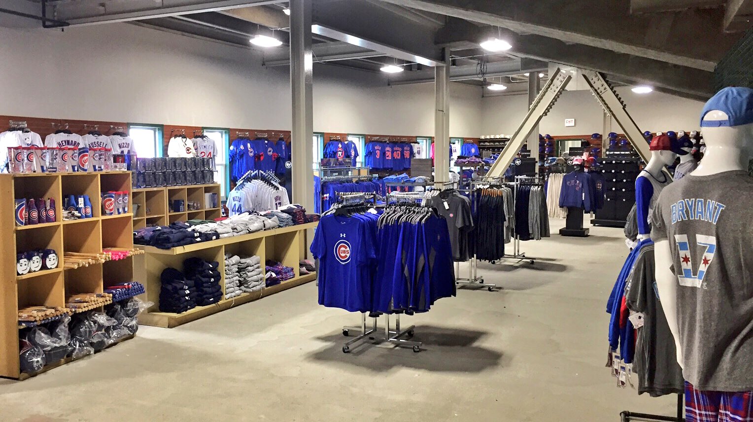 cubs team store