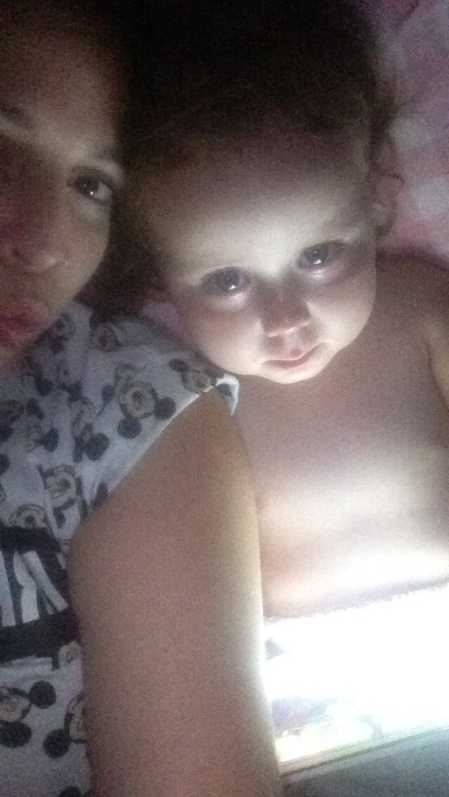 Aenzzz's tweet photo. When your daughter decided to wake up early hours 😳😴💕 https://t.co/b9mkoQbcl2