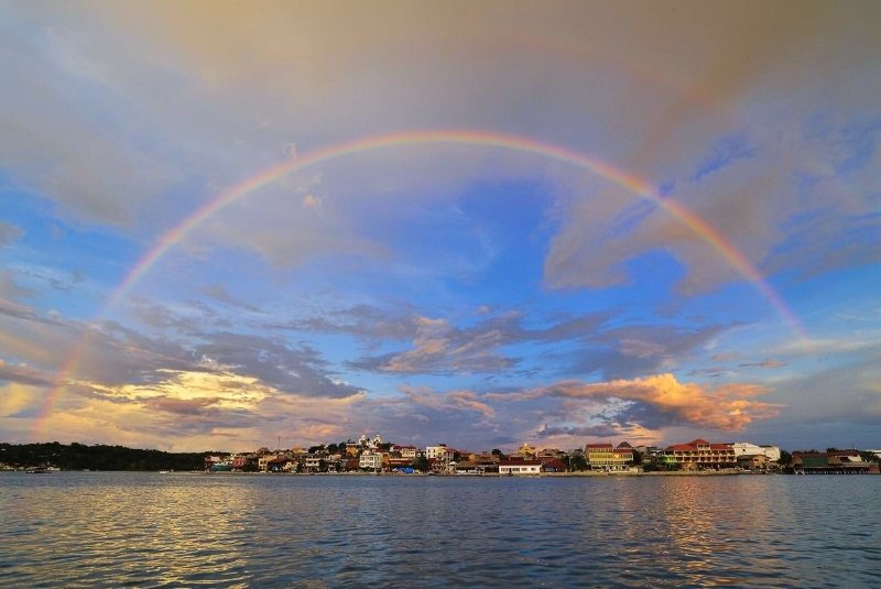 prensa_libre's tweet photo. Este arco iris se formó en Lago Petén Itzá, una novedad, porque enmarcó la isla. Foto: Rony Rodríguez. https://t.co/7cyzz2ET2X