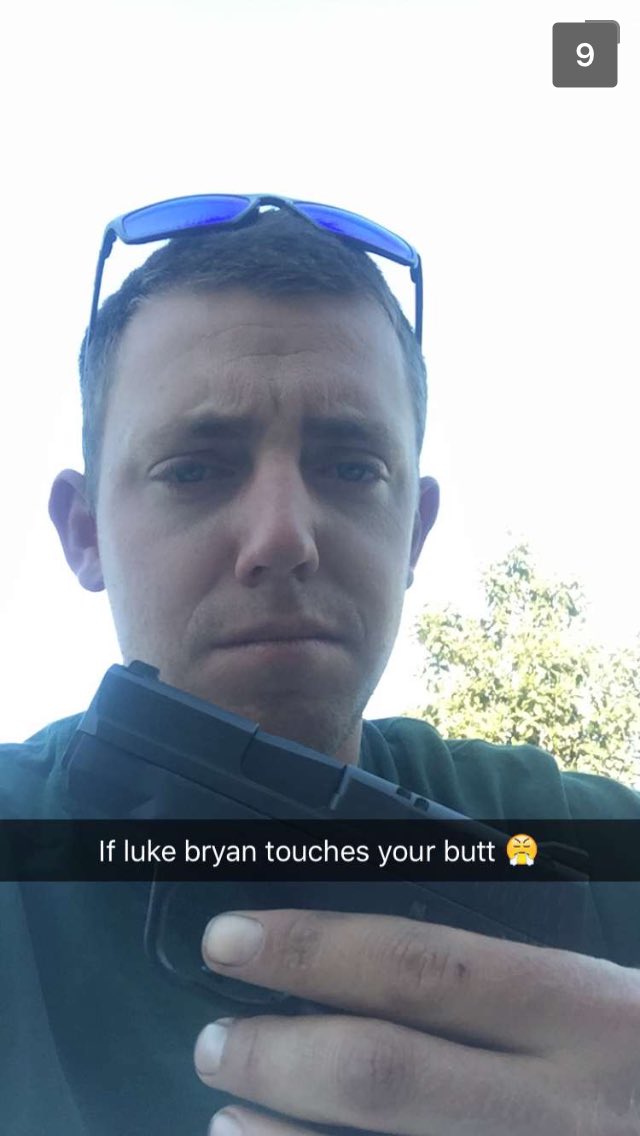 Hurrcomesbrucey's tweet photo. I think this is the best snap I've ever received 😂😂😂😂 https://t.co/HZCZy3nZOf