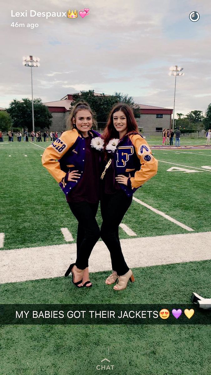 hanxlane's tweet photo. What a nice day y'all 💜💛 #jacketnight https://t.co/zdzws70ZIb