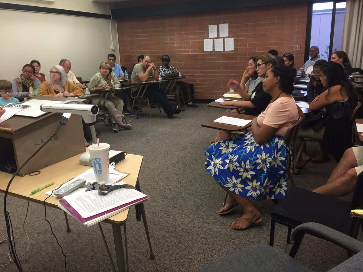 MDUSD_DVC's tweet image. The 1st College Now Back to School Night.Great to talk to families about what they see. #learningpartnership