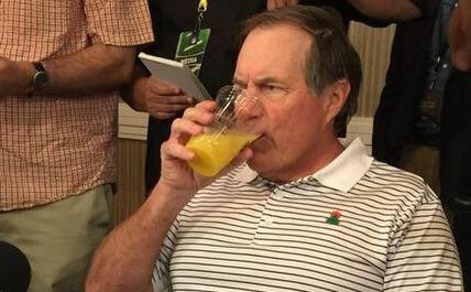 CockyWesWelker's tweet photo. When you don't re-sign Darrelle Revis after everyone says you should https://t.co/7cbsNSOL8A