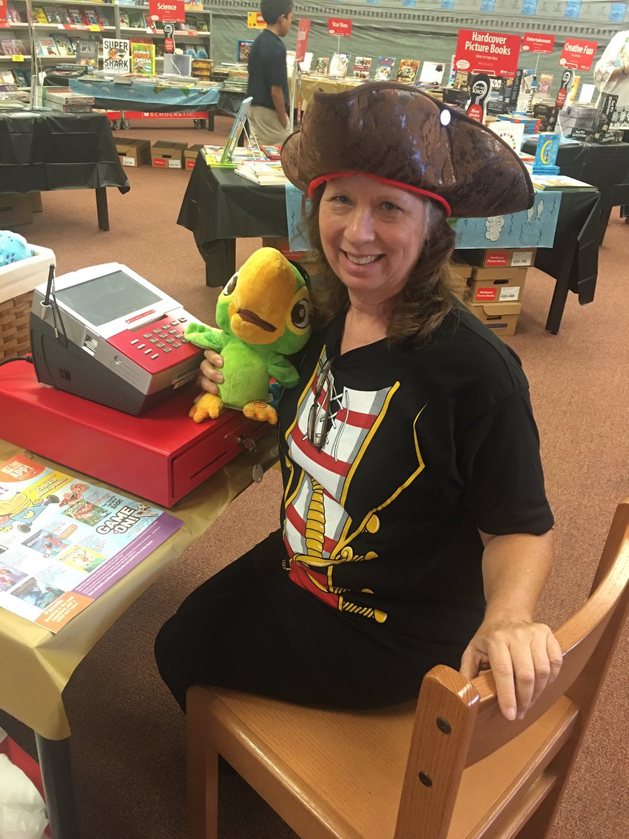 PiersonCubs's tweet photo. Book Fair with Pirate Ramsey https://t.co/s1KFBoQf73