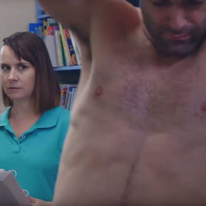 SmartFees's tweet image. Very funny &amp;amp; naughty #Little Acorns #Childare Comedy Web series is hysterical. hubs.ly/H04gvyJ0