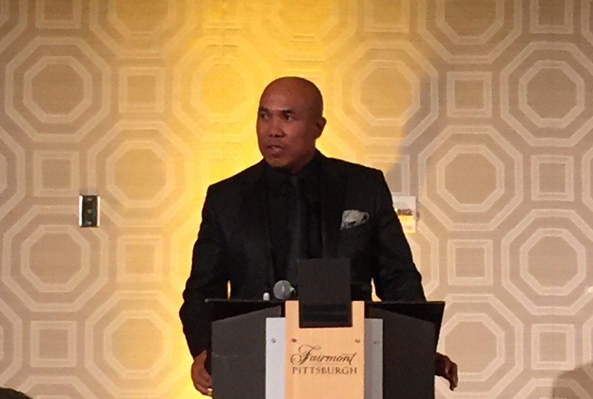 dickersoncmx's tweet photo. And now our recent @ProFootballHOF nominee &amp; 'Humanitarian of the the Year' recipient @mvp86hinesward! #BusStopsHere https://t.co/wSBxQDr5VW