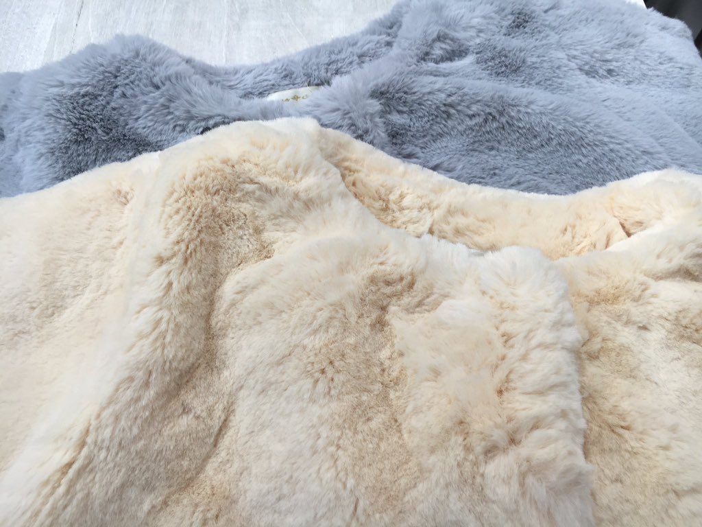 crisp_joy's tweet photo. 🍂new arrival🍂

＊plush jacket
ivory/grey  ¥10,260

受注会で大人気のアイテムが本日より発売START＊
少量入荷なので気になる方はお早めに！
#ジョイナス4F #クリスプ #ジャケット https://t.co/Y058MzLf58