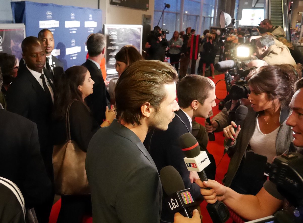 Quebec_FR's tweet photo. Beaucoup de monde et 5 salles combles au @Mk2 pour l’AVP de #JusteLaFinDuMonde de @XDolan à Paris. #CultureQc https://t.co/AS2Oh5iGwq