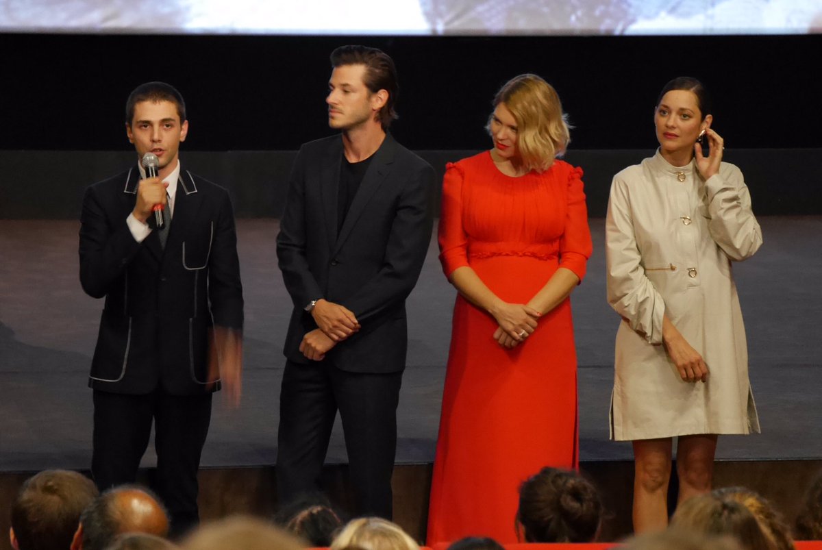 Quebec_FR's tweet photo. Beaucoup de monde et 5 salles combles au @Mk2 pour l’AVP de #JusteLaFinDuMonde de @XDolan à Paris. #CultureQc https://t.co/AS2Oh5iGwq