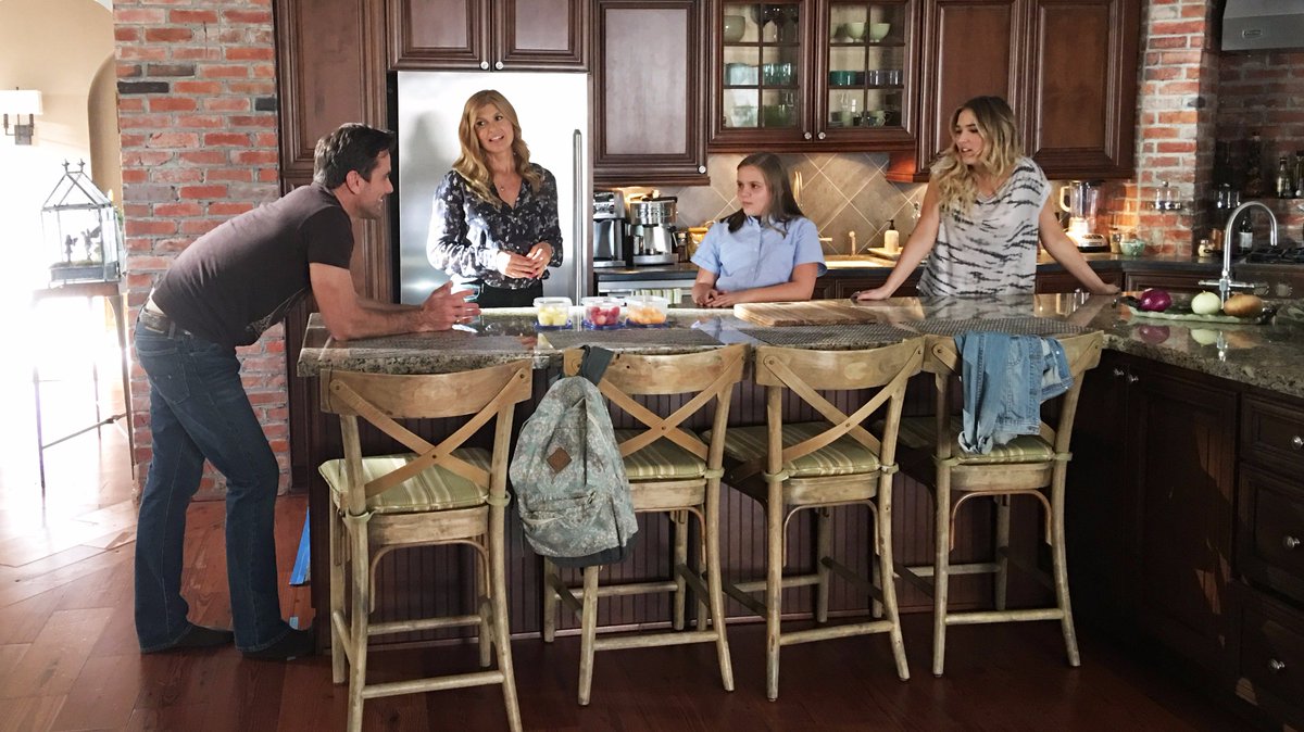 NashvilleCMT's tweet photo. 16 weeks 'til #NashvilleCMT &amp; our fave family is back on set! We're takin' YOU behind the scenes every #ThursdayBTS. https://t.co/0tAU2WUp6j