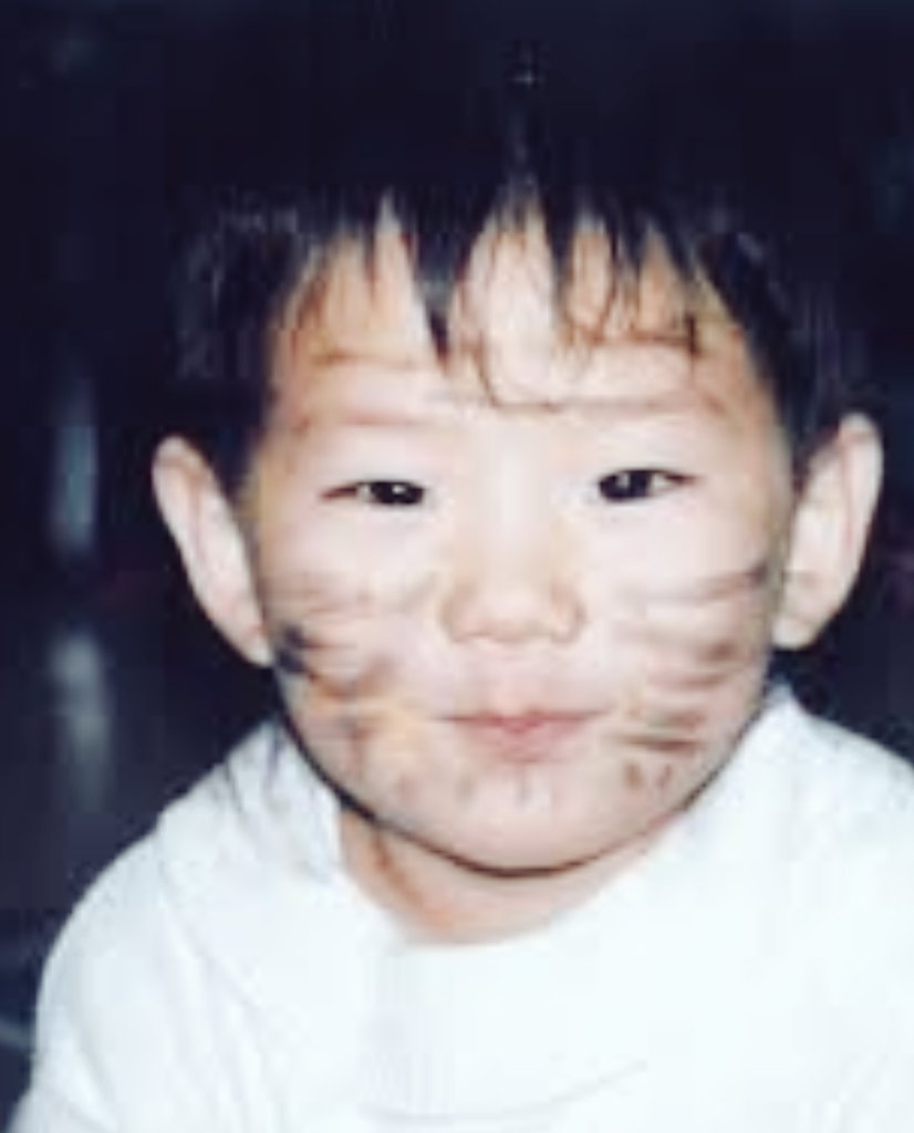 Guess who is this 😶😶😶
تخمين مين صاحب الصورة ؟تحت 👇
#kpopfun #kpopgames #اكسوال #ارميز #اروها #فانز