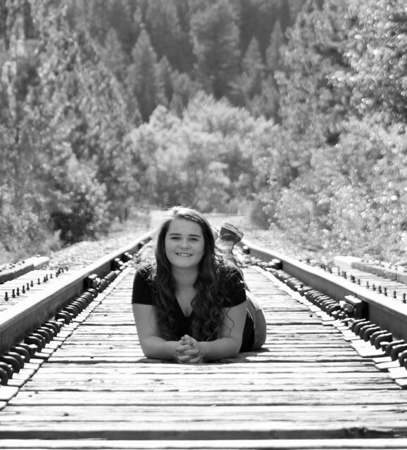 tipsfromtoe's tweet image. The Queen Bee of class 2017 goes to toe of course. 💁🏼