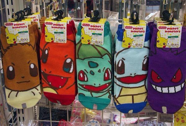 Callejeros Pokémon on Twitter: "-¡Mamá! voy al Primark a comprarme unos calcetines para la vuelta al cole! -No los de colores. -Vaaaahh! https://t.co/FvQk57tfQi" / Twitter